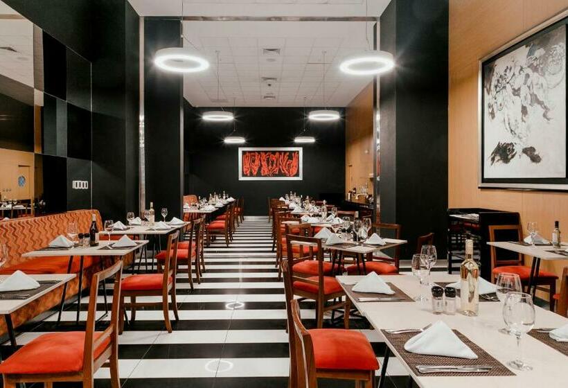 هتل Costa Del Sol Wyndham Tumbes