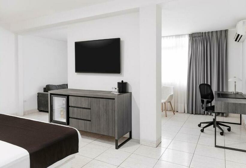 هتل Costa Del Sol Wyndham Tumbes