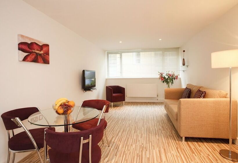 Saco Holborn – Lamb’s Conduit St