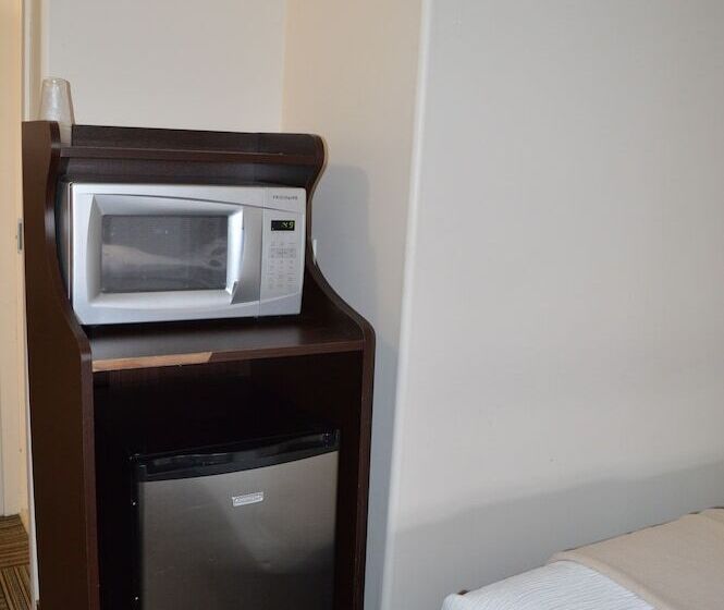 فندق صغير Auberge Macdonald Guest Inn