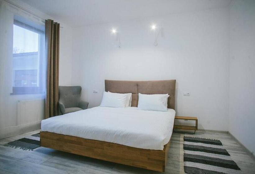 הוסטל Dominion Relax Club