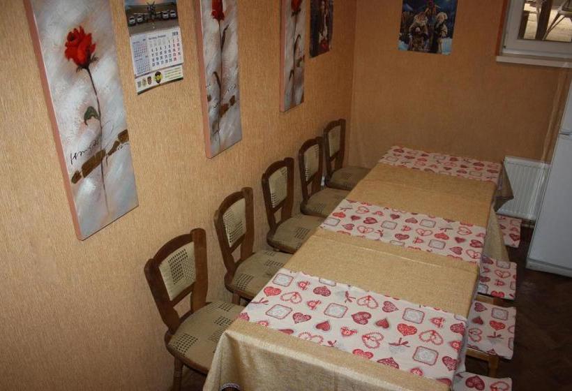 הוסטל Inn Khlibodarskiy