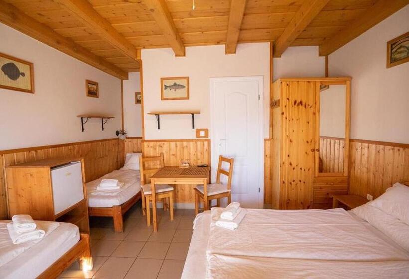 مبيت وإفطار Vadvirág Vendéglő és Panzió