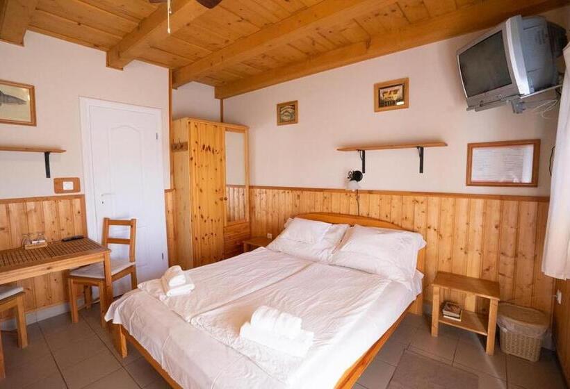 مبيت وإفطار Vadvirág Vendéglő és Panzió