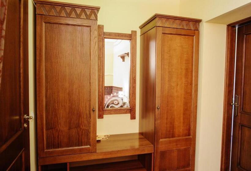 Отель трипільське сонце