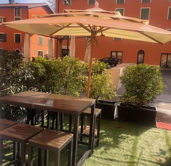 فندق Antica Campione Rooms & Hostel