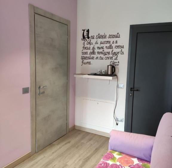 فندق Antica Campione Rooms & Hostel