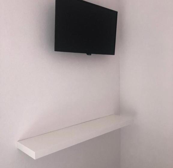 فندق Antica Campione Rooms & Hostel