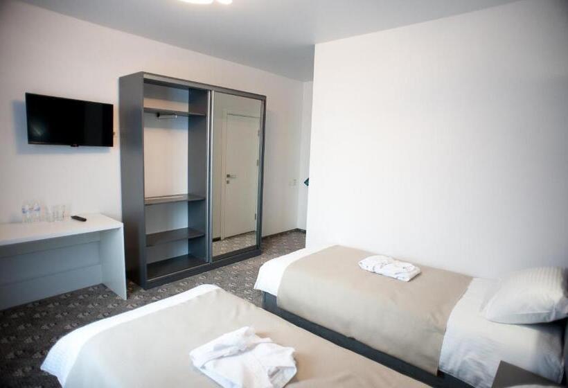 בית מלון כפרי Biruza Club