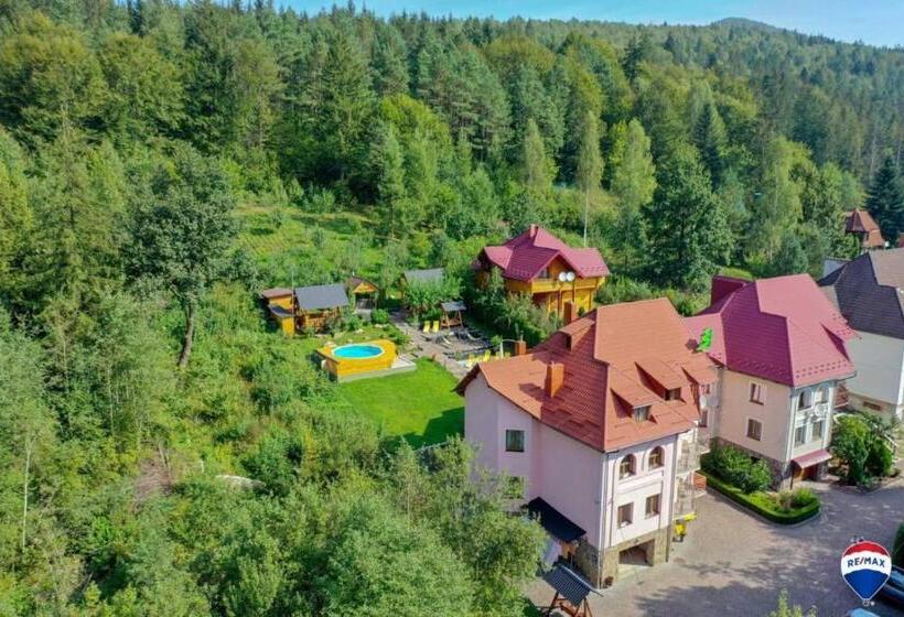 هتل کپسول краса карпат