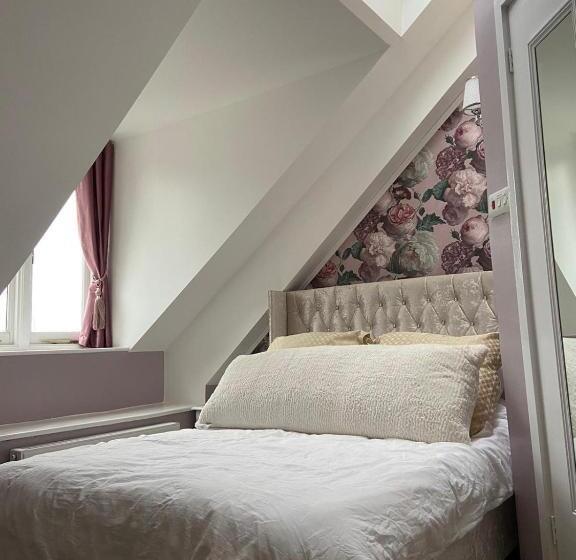 فندق Croydon Hall