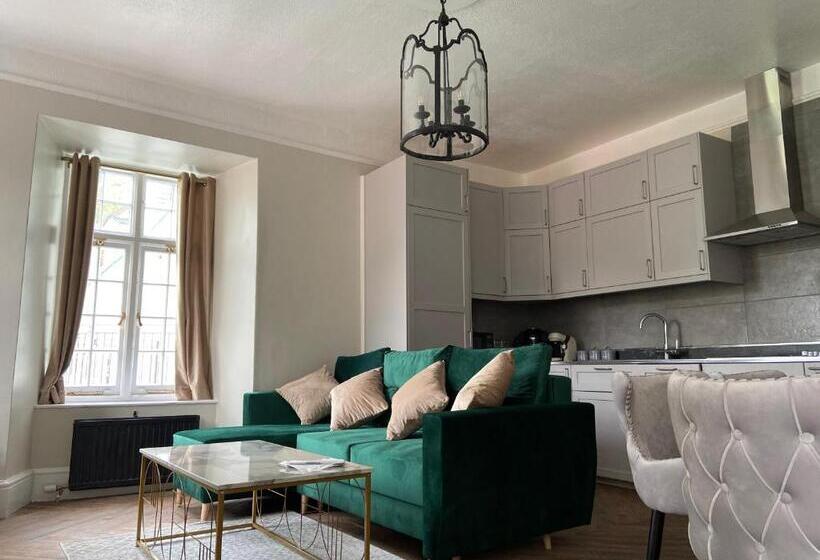 فندق Croydon Hall