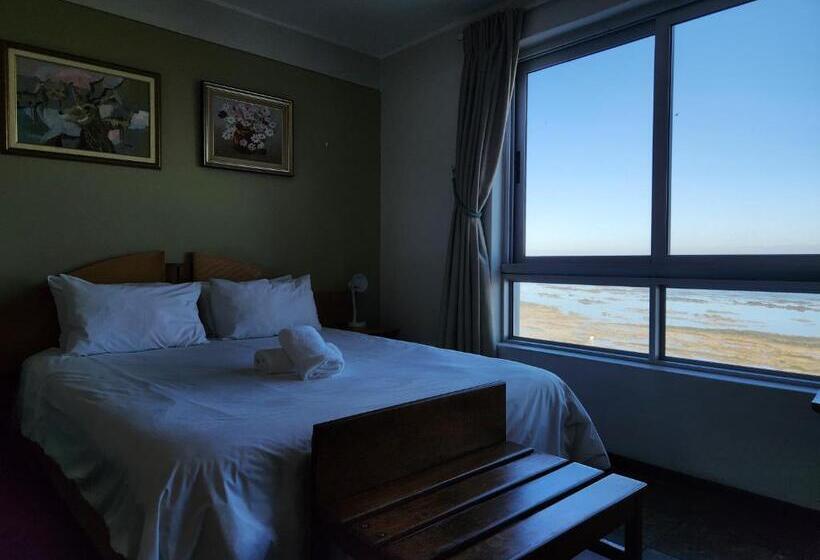 فندق False Bay Inn