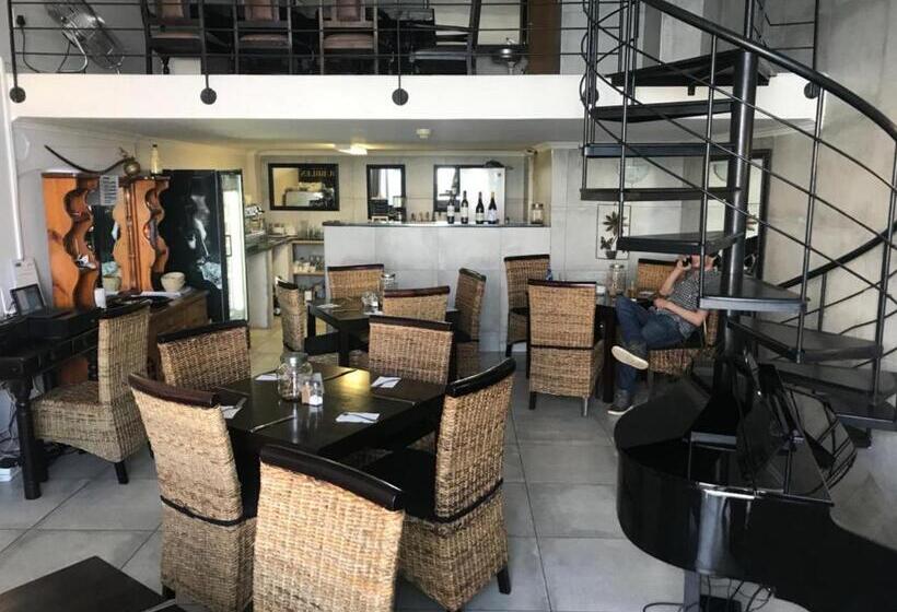 فندق False Bay Inn