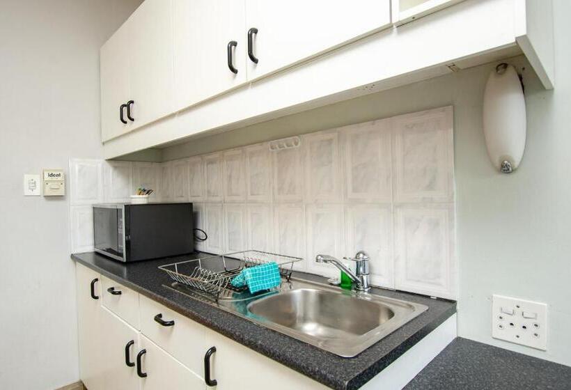 فندق False Bay Inn