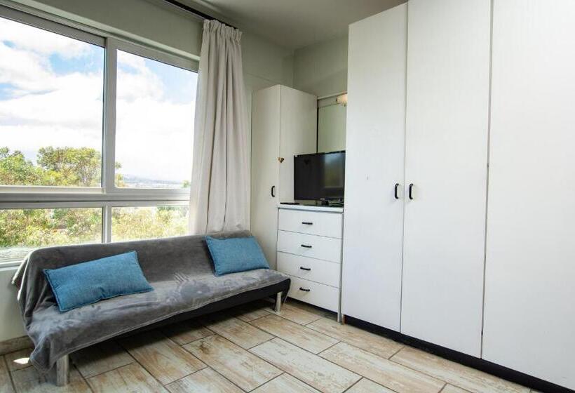 فندق False Bay Inn