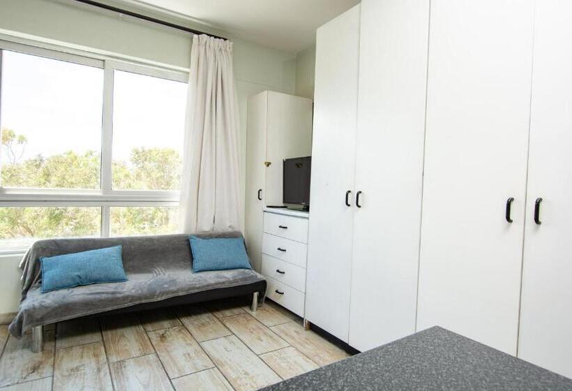 فندق False Bay Inn