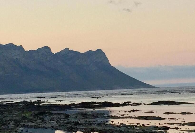 فندق False Bay Inn