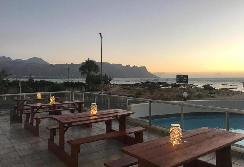 فندق False Bay Inn
