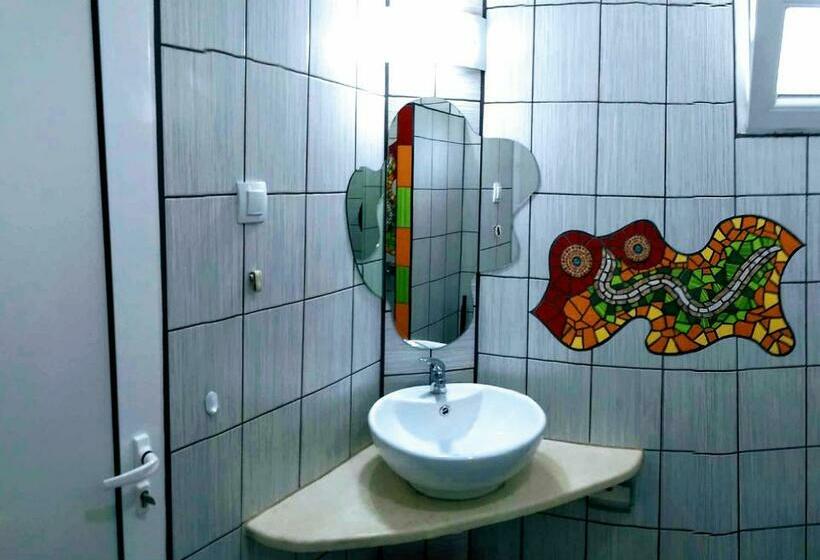 Отель семеен хотел Golden Place