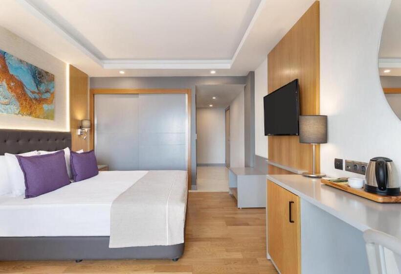 Отель La Quinta By Wyndham Bodrum