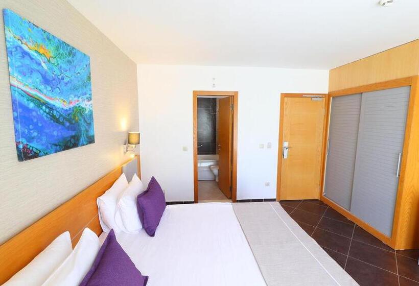 Отель La Quinta By Wyndham Bodrum