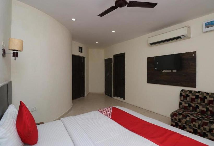 ホテル Oyo 29234 Rajwada Lawn