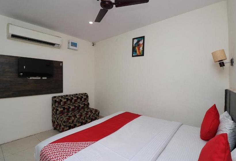 ホテル Oyo 29234 Rajwada Lawn