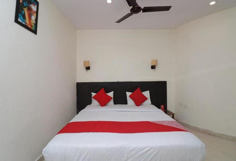 ホテル Oyo 29234 Rajwada Lawn