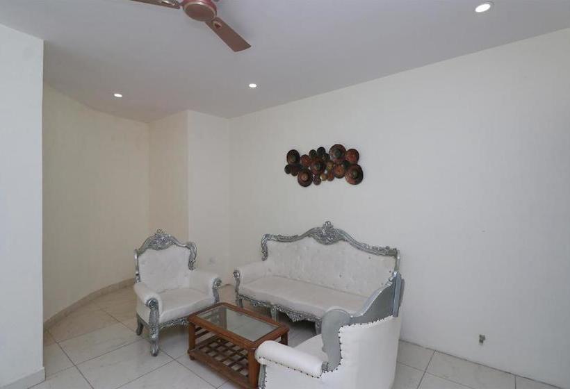 ホテル Oyo 29234 Rajwada Lawn