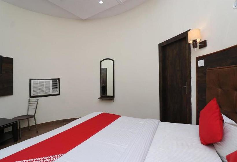 ホテル Oyo 29234 Rajwada Lawn