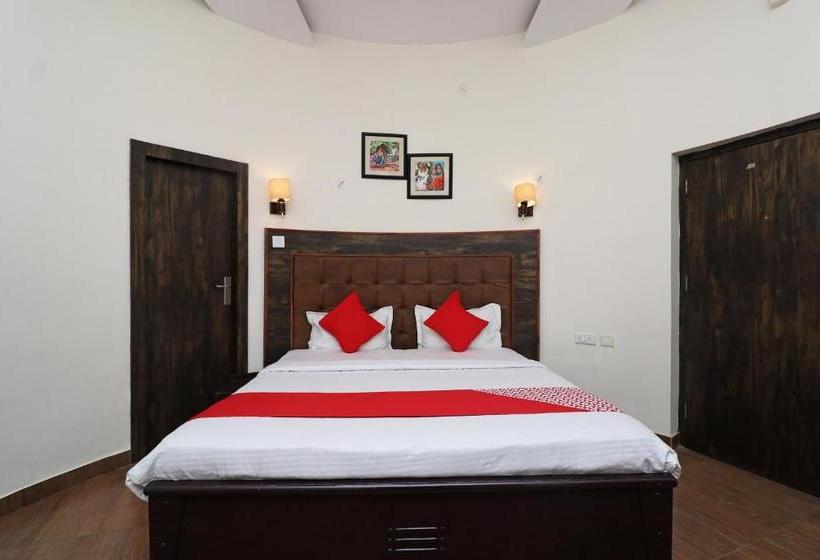 ホテル Oyo 29234 Rajwada Lawn