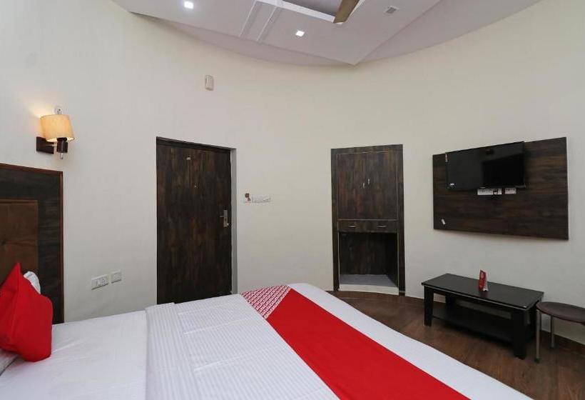 ホテル Oyo 29234 Rajwada Lawn