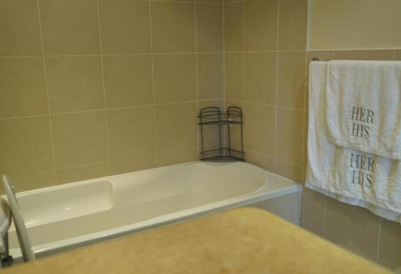 Marina Two Apartment 201 With Direct Sea View