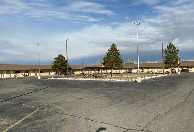 فندق على الطريق Travelodge By Wyndham Farmington Hwy 64