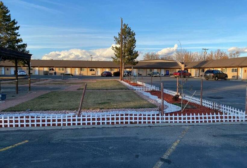 فندق على الطريق Travelodge By Wyndham Farmington Hwy 64