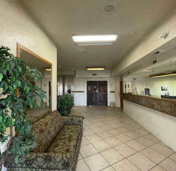 فندق على الطريق Travelodge By Wyndham Farmington Hwy 64