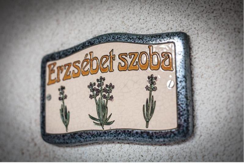 بنسيون Kékpárkány Vendégház