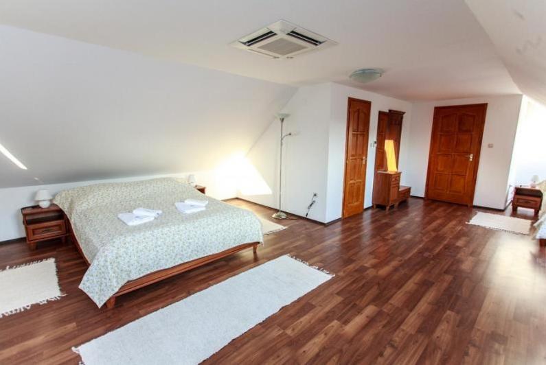 بنسيون Kékpárkány Vendégház