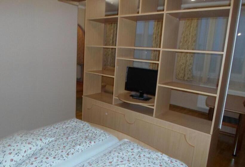 פנסיון Piroshka