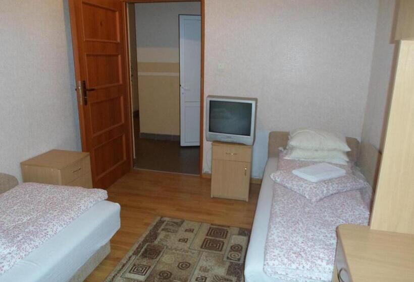 פנסיון Piroshka