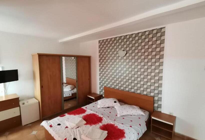 بنسيون Vila Cristal Costinesti