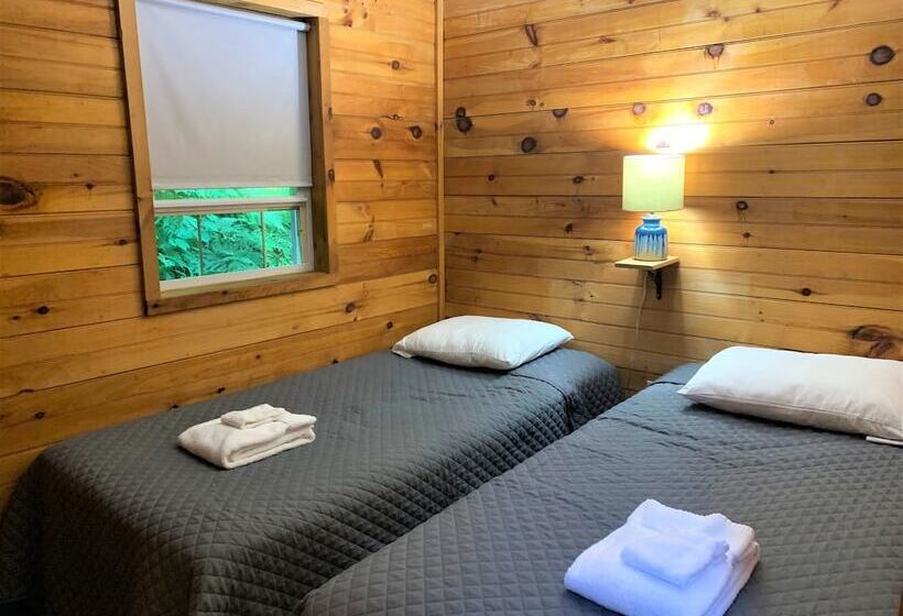 Pine Crest Motel & Cabins