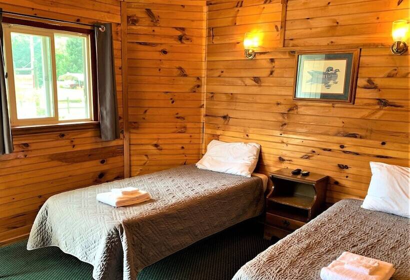 Pine Crest Motel & Cabins