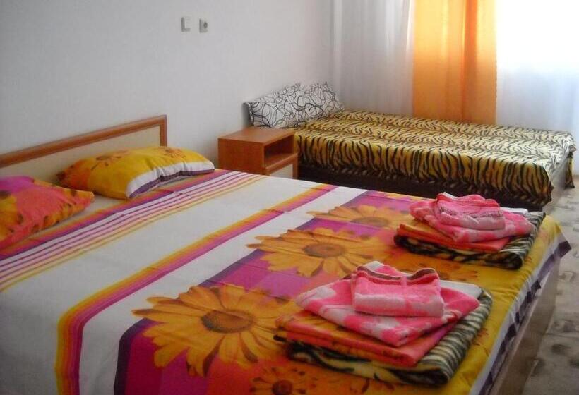 ホテル Sani Family