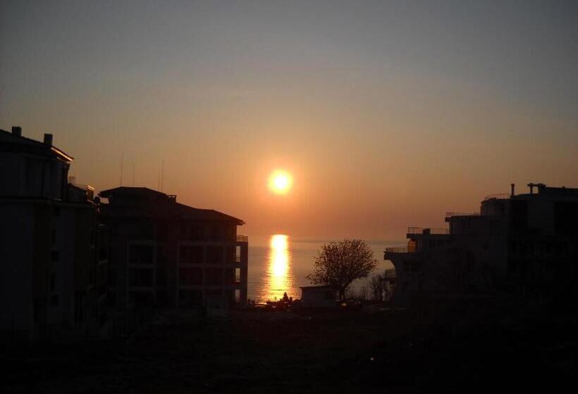 ホテル Sani Family