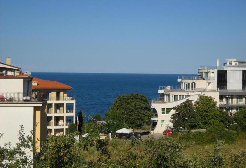 ホテル Sani Family