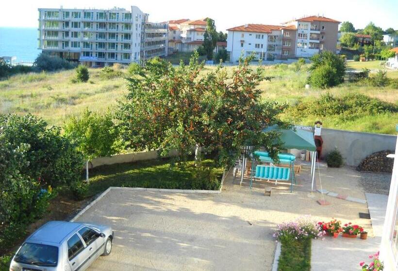 ホテル Sani Family