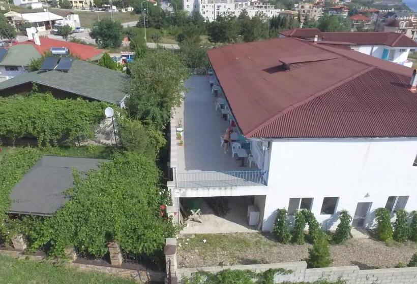 ホテル Sani Family