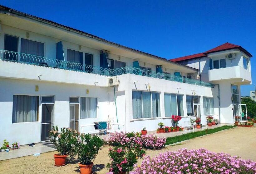 ホテル Sani Family